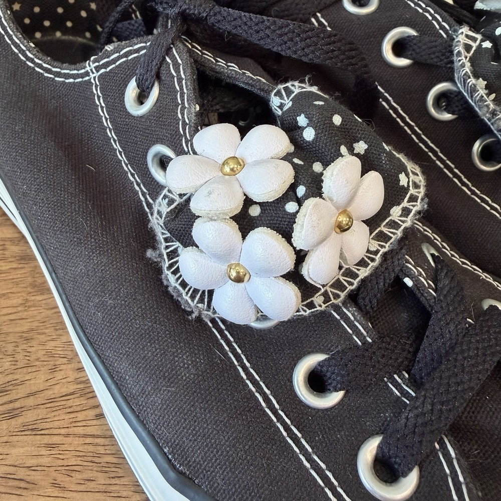 Converse All-Star Women's US 9 Double Tounge Flower Black & White Sneaker EUC - Picture 2 of 8